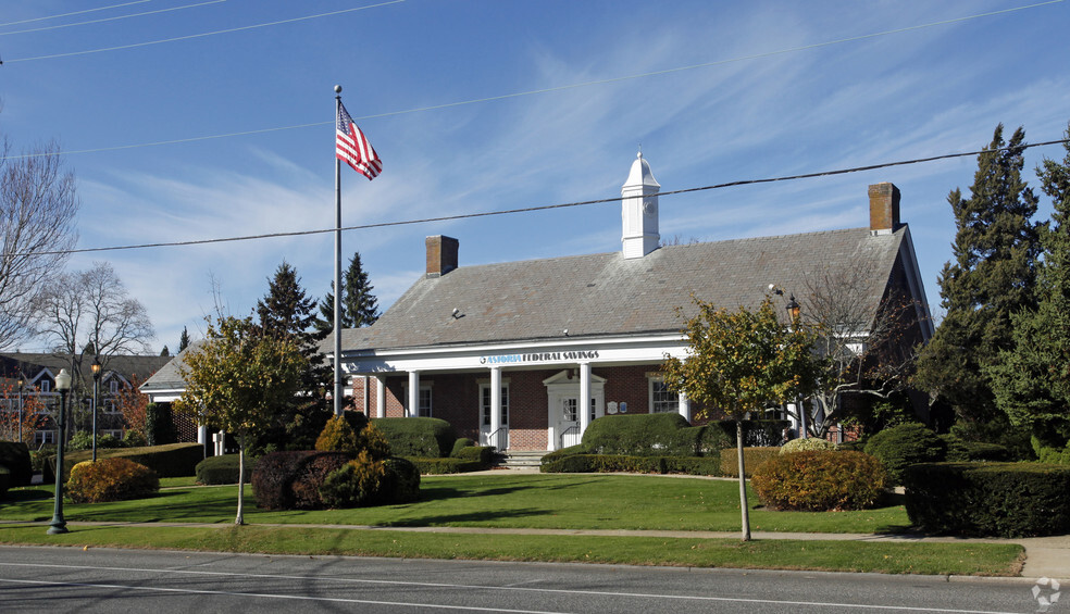 65 Nugent St, Southampton, NY for lease - Primary Photo - Image 1 of 4