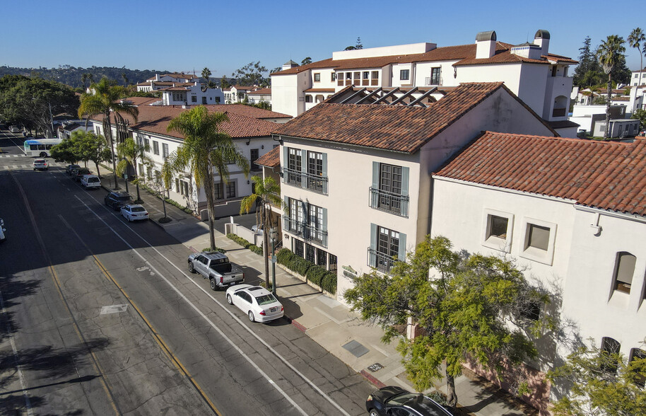 211 E Carrillo St, Santa Barbara, CA à louer - Photo du bâtiment - Image 1 de 6