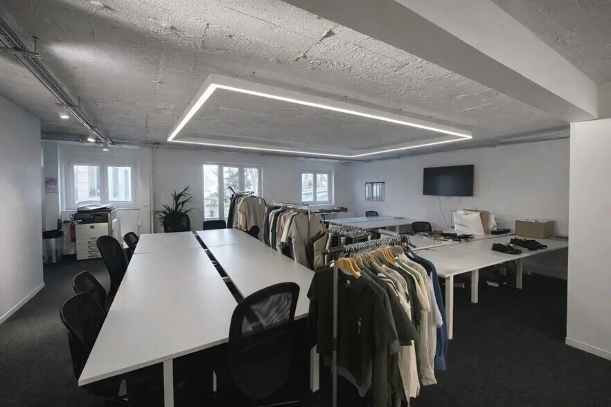 Retail in Paris for lease - Building Photo - Image 2 of 9