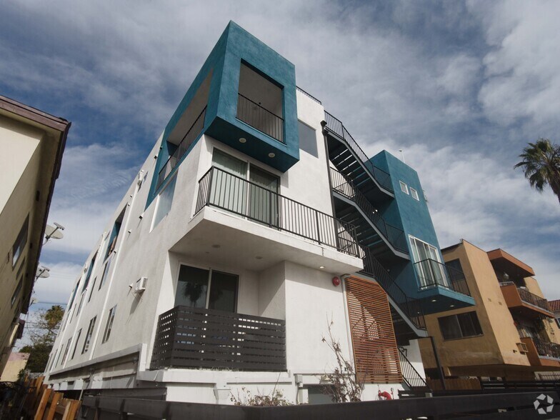 4557 Rosewood Ave, Los Angeles, CA à vendre - Photo du bâtiment - Image 2 de 2