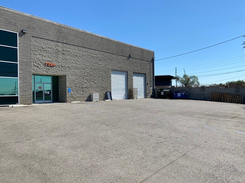 7324 Bellaire Ave, North Hollywood, CA for lease - Building Photo - Image 2 of 13