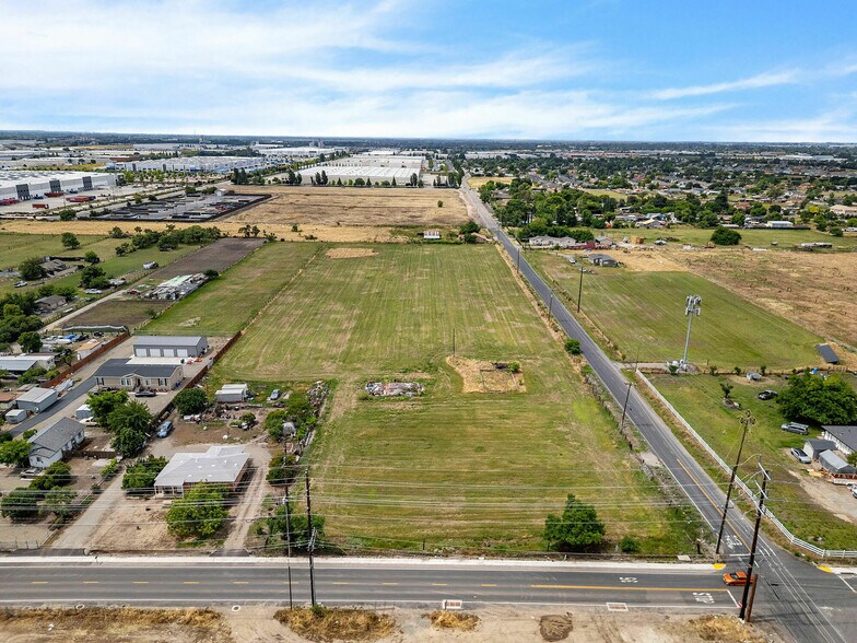 2384 Carpenter Rd, Stockton, CA à vendre - Photo du bâtiment - Image 3 de 4