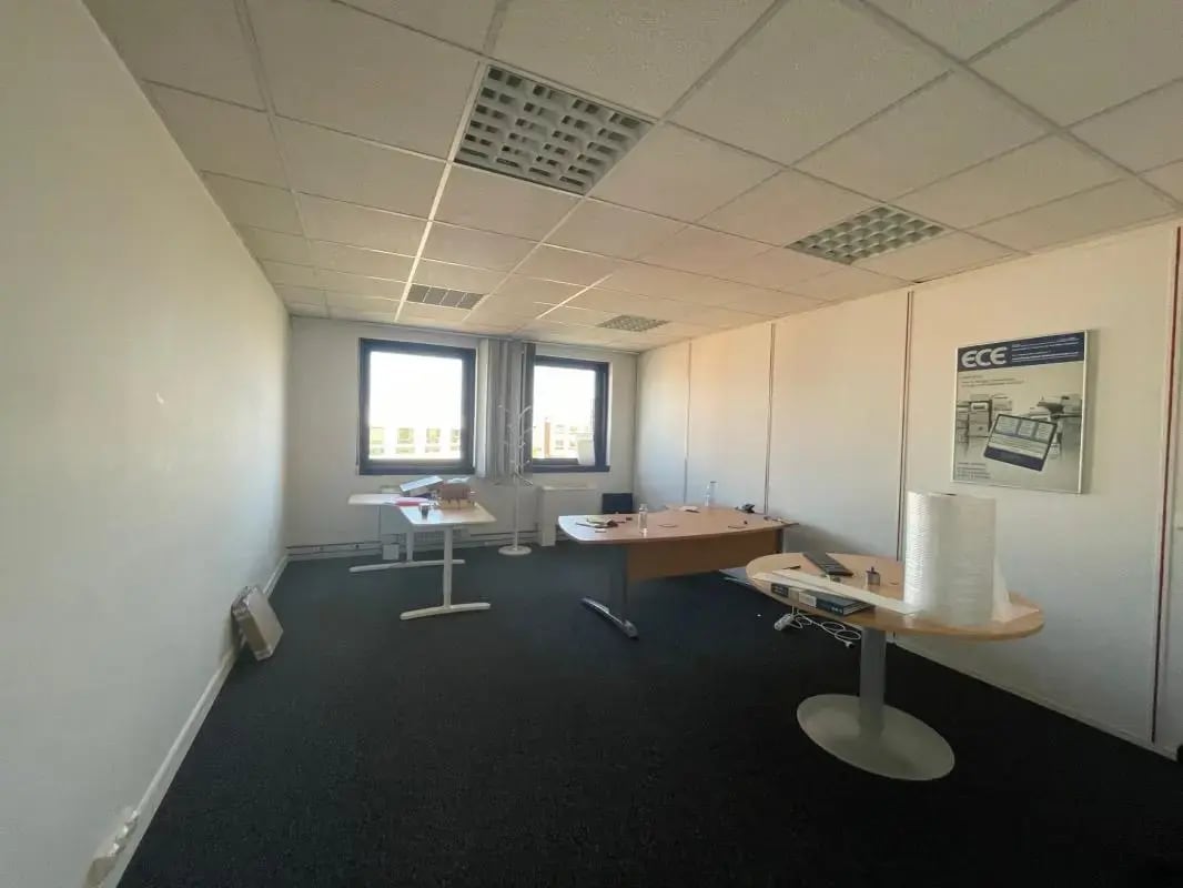 Route De Sartrouville, Le Pecq for lease Interior Photo- Image 1 of 11