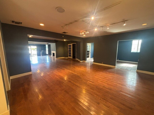 941 N La Cienega Blvd, Los Angeles, CA à vendre - Photo du bâtiment - Image 2 de 26