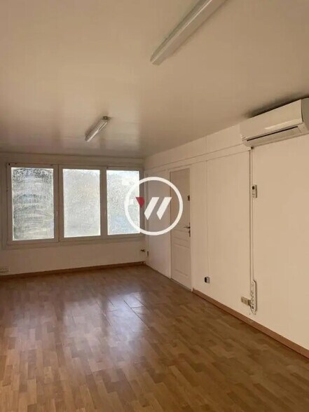 Office in Marseille for lease - Interior Photo - Image 1 of 2