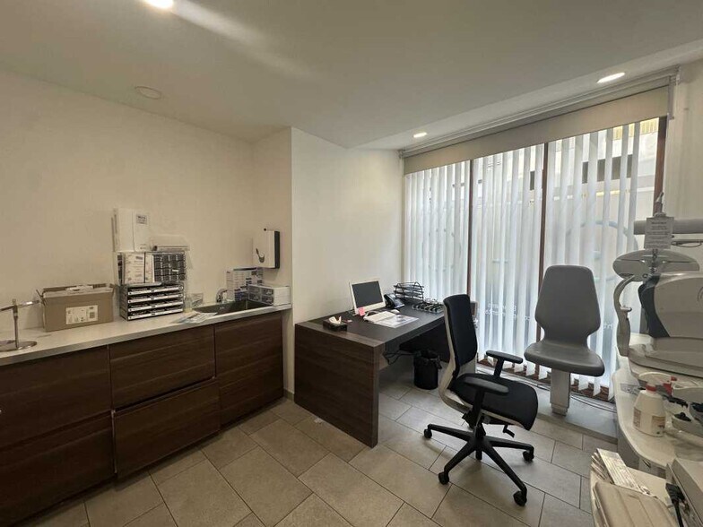 Office in Bordeaux for sale - Interior Photo - Image 3 of 8