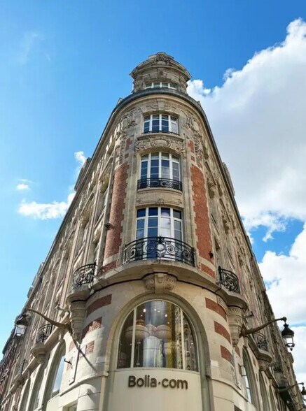 19 Rue Des Ponts De Comines, Lille à louer - Photo du bâtiment - Image 3 de 5