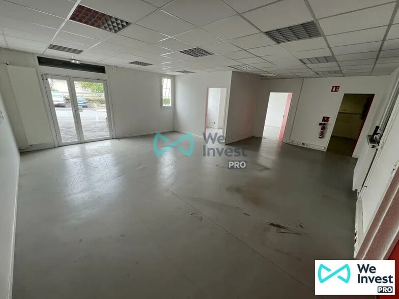 Flex in Tinqueux for lease - Interior Photo - Image 2 of 11