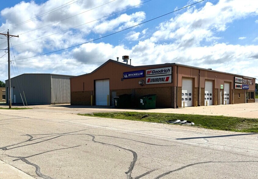 7,000SF & 7,500SF Light Industrial portefeuille de 2 propriétés à vendre sur LoopNet.ca - Photo du bâtiment - Image 3 de 15