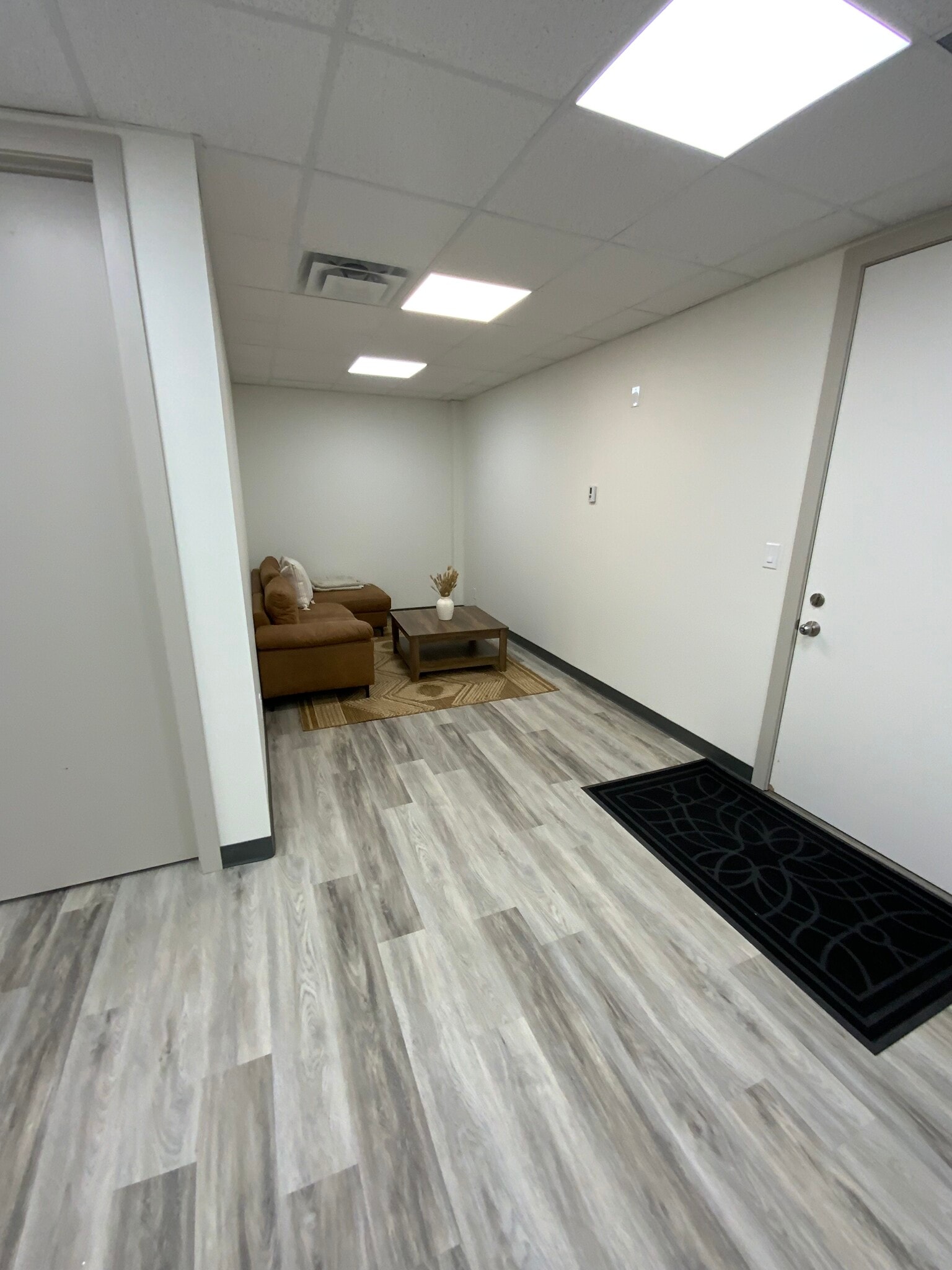 750 11th St SW, Calgary, AB à louer Photo intérieure- Image 1 de 7