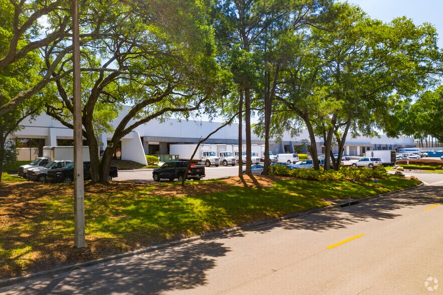 9203 King Palm Dr, Tampa, FL à vendre - Photo du bâtiment - Image 3 de 11
