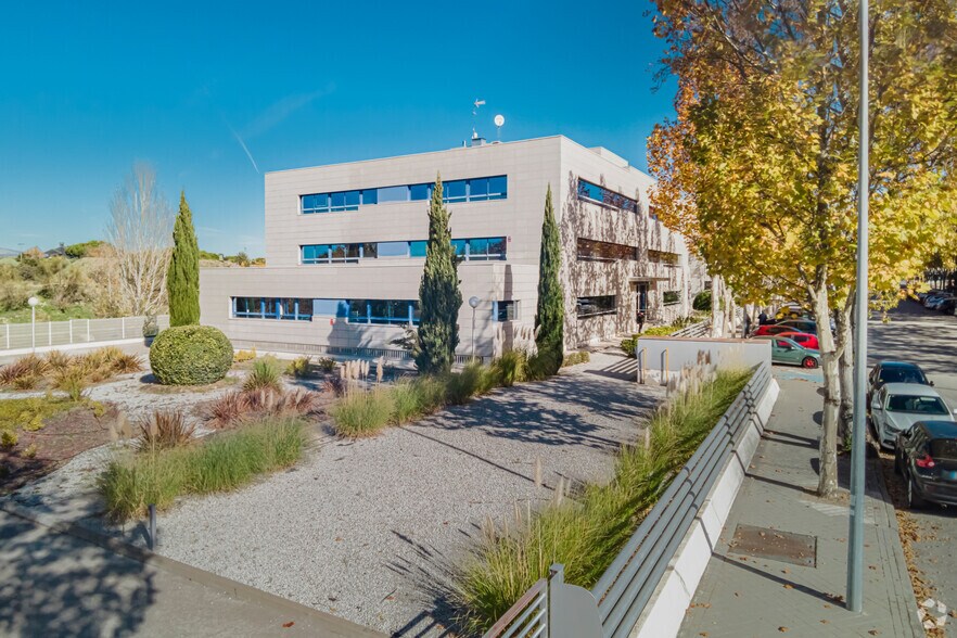 Bureau dans Las Rozas de Madrid, Madrid à louer - Photo du bâtiment - Image 2 de 2
