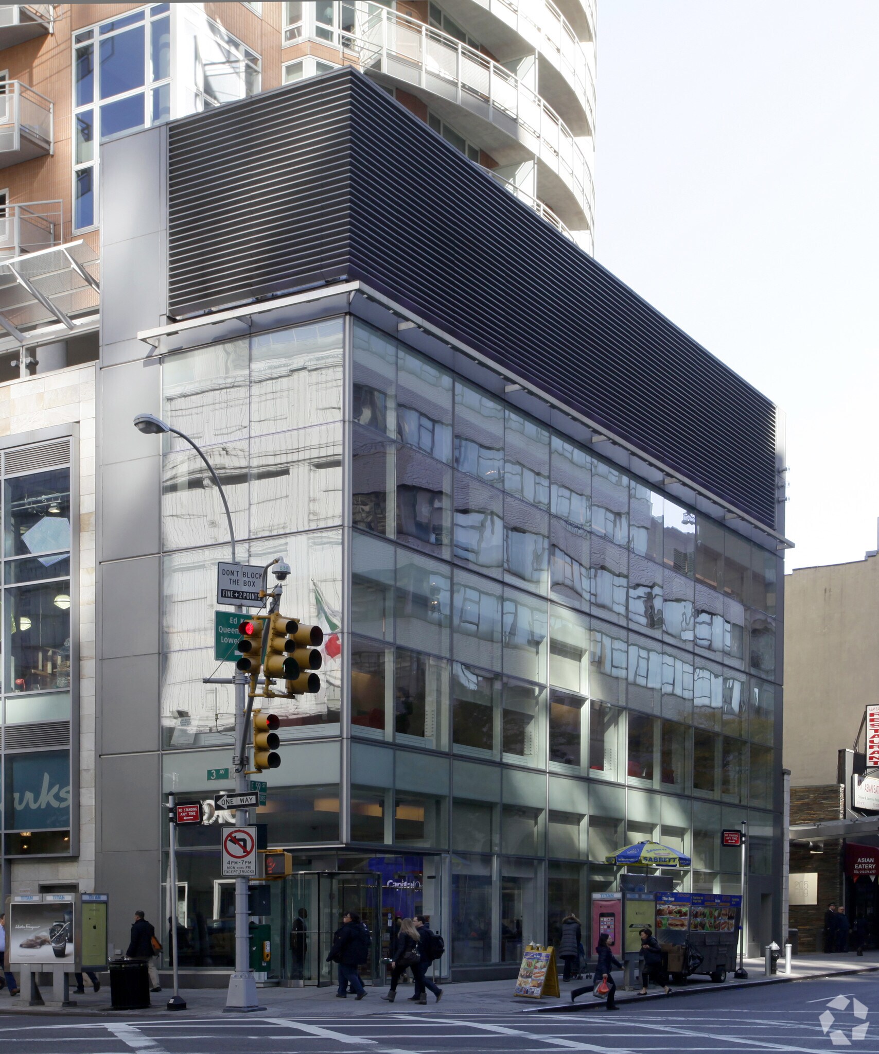 991 Third Ave, New York, NY for lease Primary Photo- Image 1 of 7
