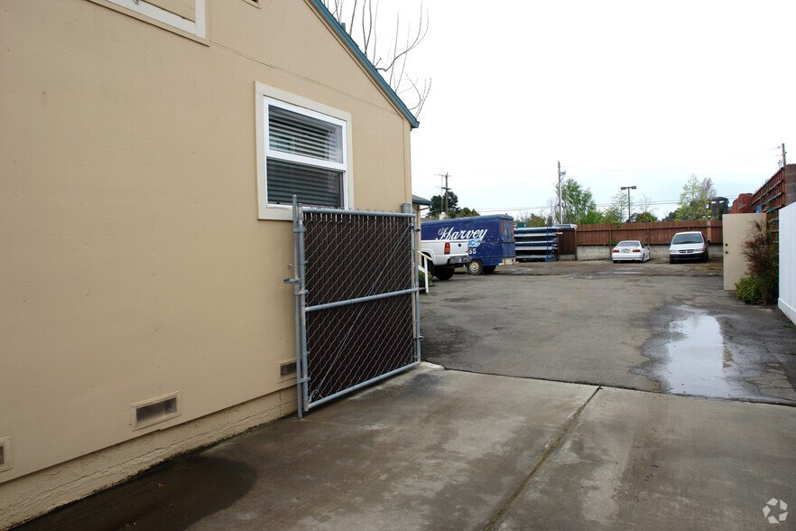 20835 Chester St, Castro Valley, CA à vendre - Photo du bâtiment - Image 3 de 4