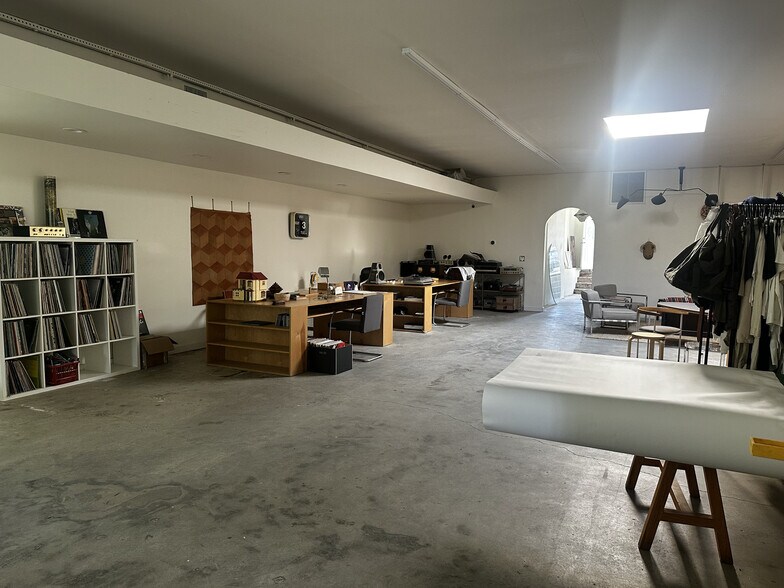 5215 York Blvd, Los Angeles, CA à vendre - Photo du bâtiment - Image 3 de 15