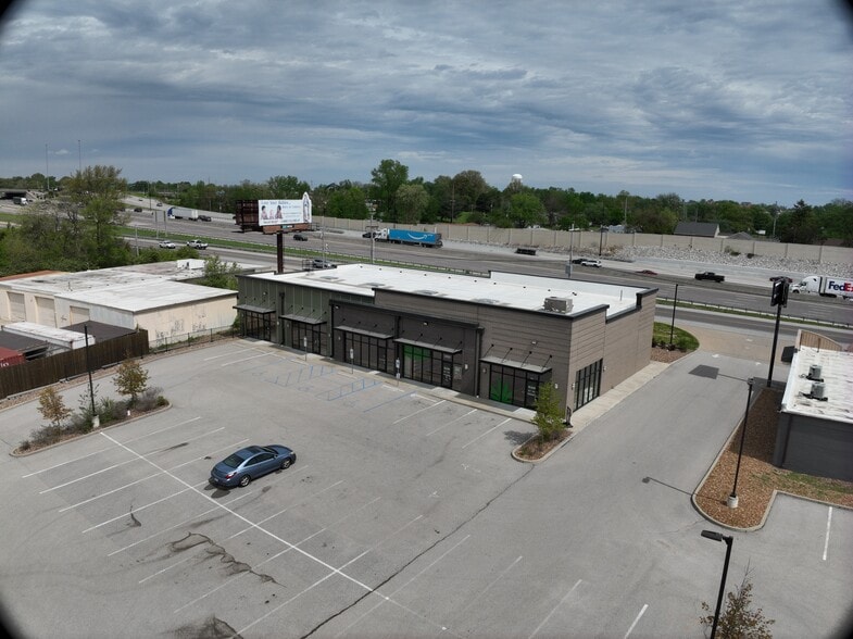 1560 Veterans Memorial Pkwy, Saint Charles, MO à louer - Communauté Matterport - Image 3 de 23