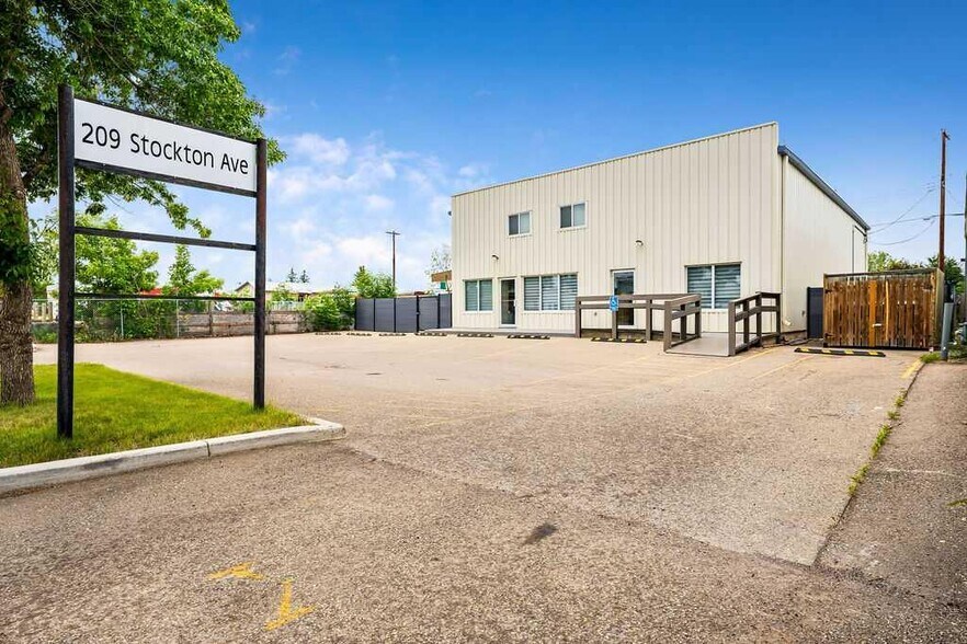 209 Stockton Av, Okotoks, AB à vendre - Photo du bâtiment - Image 1 de 1