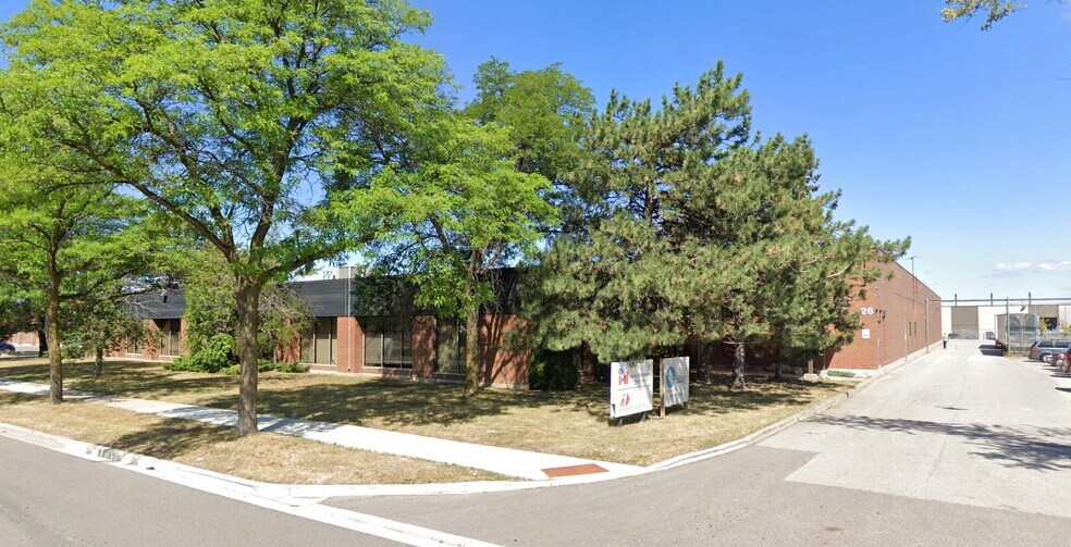 26 Claireville Dr, Toronto, ON à louer - Photo du bâtiment - Image 3 de 8