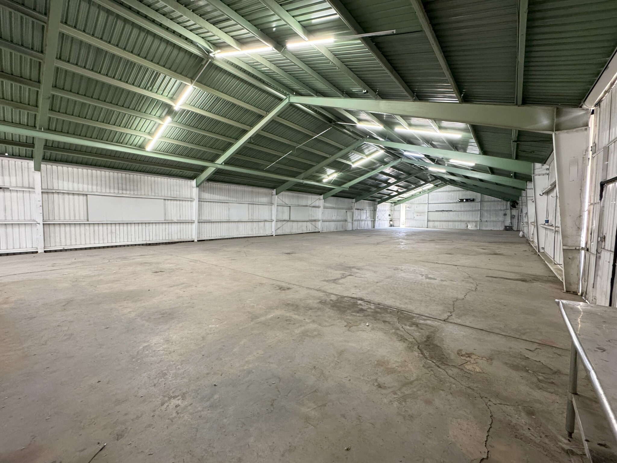 1449 Mesa View St, Hemet, CA for lease Interior Photo- Image 1 of 17