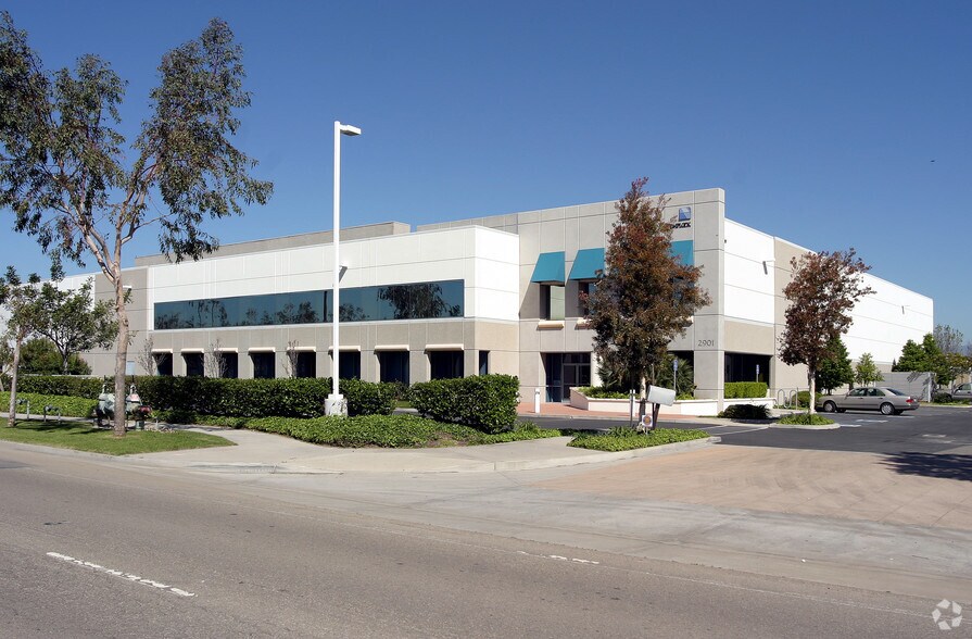 2901 Sturgis Rd, Oxnard, CA for lease - Building Photo - Image 2 of 5
