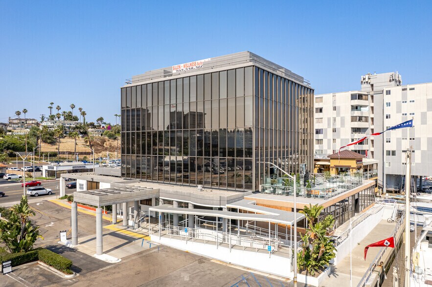 3333 W Coast Hwy, Newport Beach, CA à louer - Photo du bâtiment - Image 3 de 13