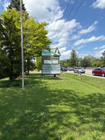 1200 N Green Bay Rd, Waukegan, IL à vendre - Photo du bâtiment - Image 2 de 13