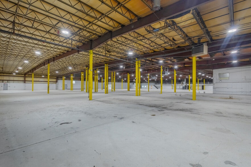 64 Holton St, Woburn, MA for lease - Interior Photo - Image 3 of 9