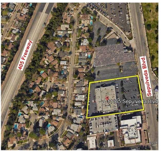 11155-11165 Sepulveda Blvd, Mission Hills, CA à vendre - Photo du bâtiment - Image 3 de 10