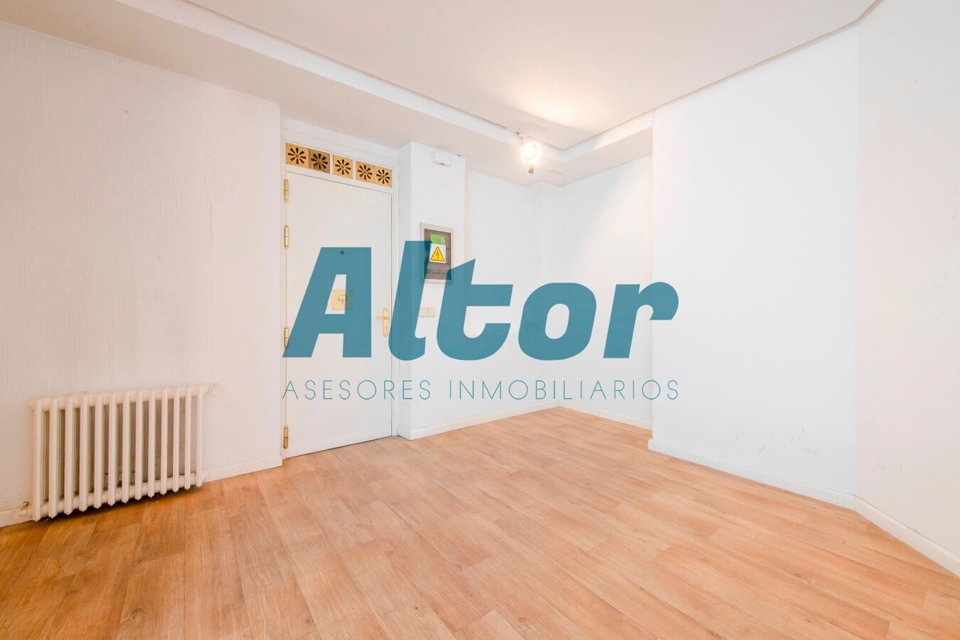 Madrid, MAD 28008 - Unit Pta. 02 - - Interior Photo - Image 1 of 29