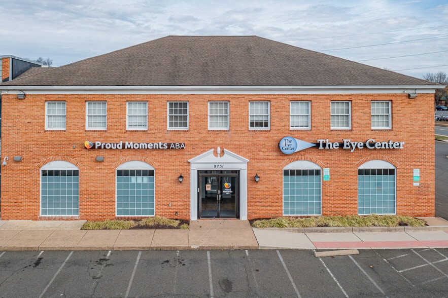 The Eye Center Portfolio portfolio of 2 properties for sale on LoopNet.ca - Building Photo - Image 2 of 4