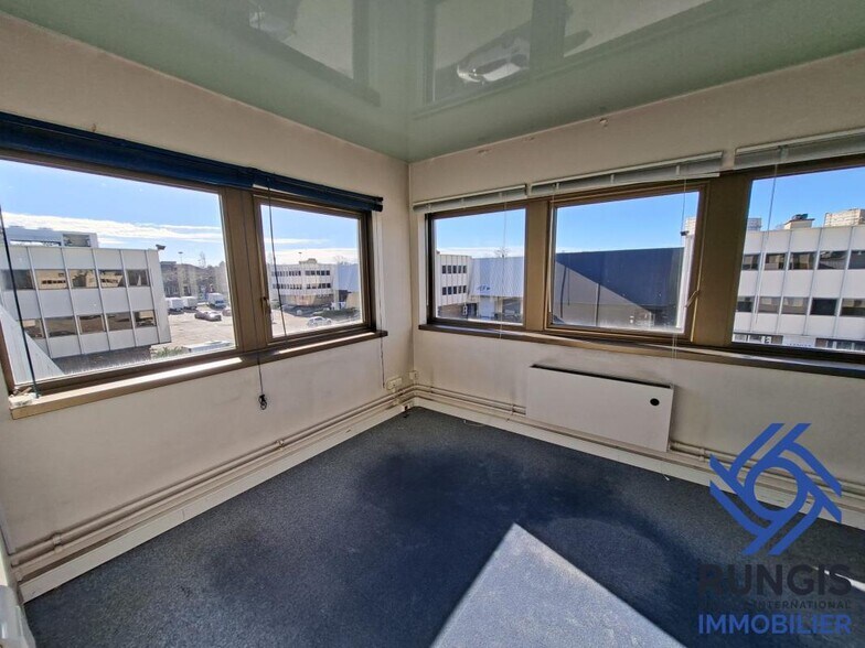 Industrial in L'HAY-LES-ROSES for lease - Interior Photo - Image 3 of 4