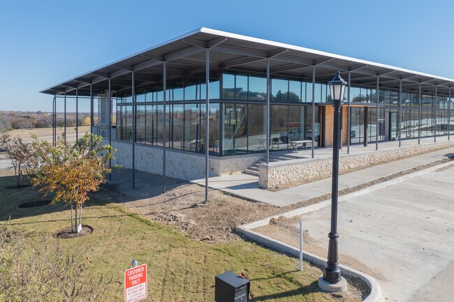 Plus de détails pour 4729 Saint Amand Cir, Fort Worth, TX - Commerce de détail à louer