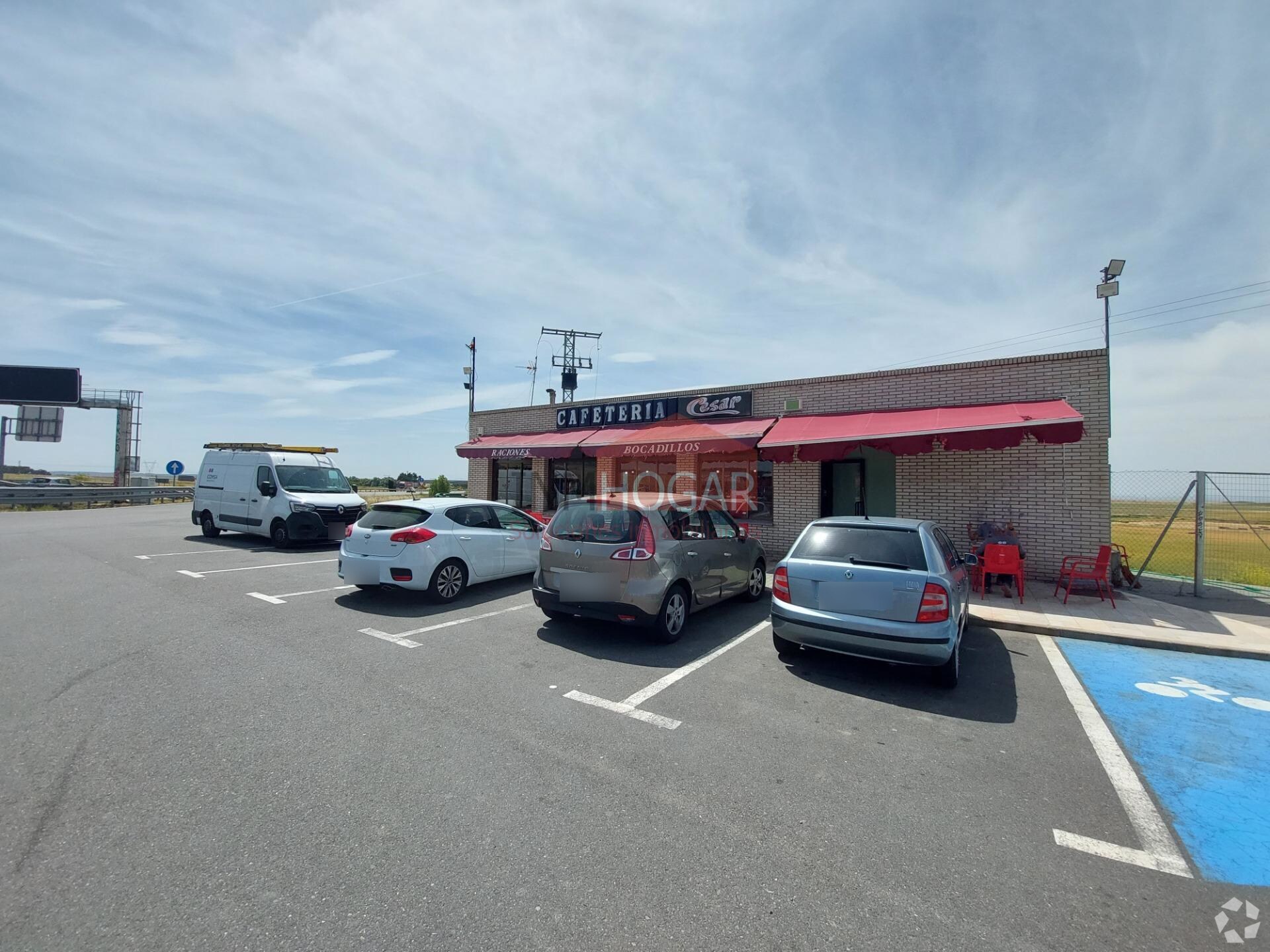 Commerce de détail dans Adanero, Ávila à vendre Photo du bâtiment- Image 1 de 6