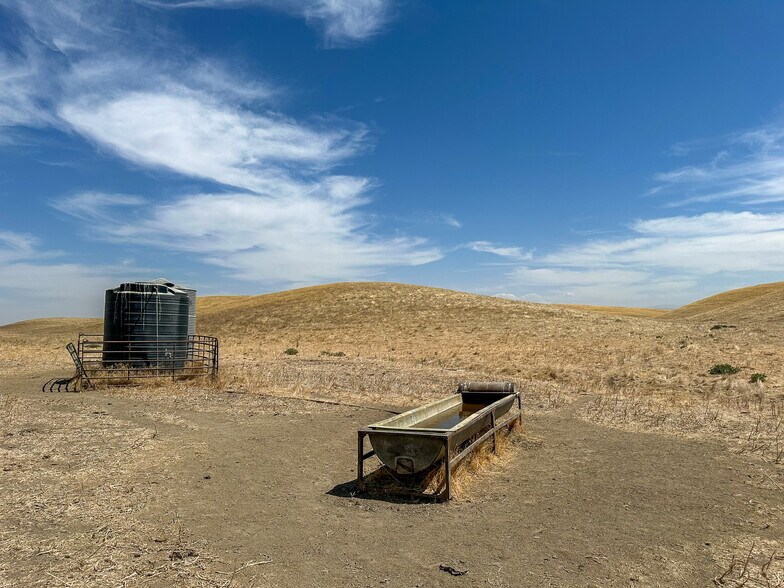 Famoso Road, Bakersfield, CA à vendre - Photo du bâtiment - Image 3 de 6