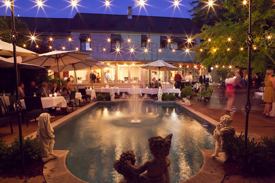 241 1st St W, Sonoma, CA à vendre - Photo du bâtiment - Image 2 de 3