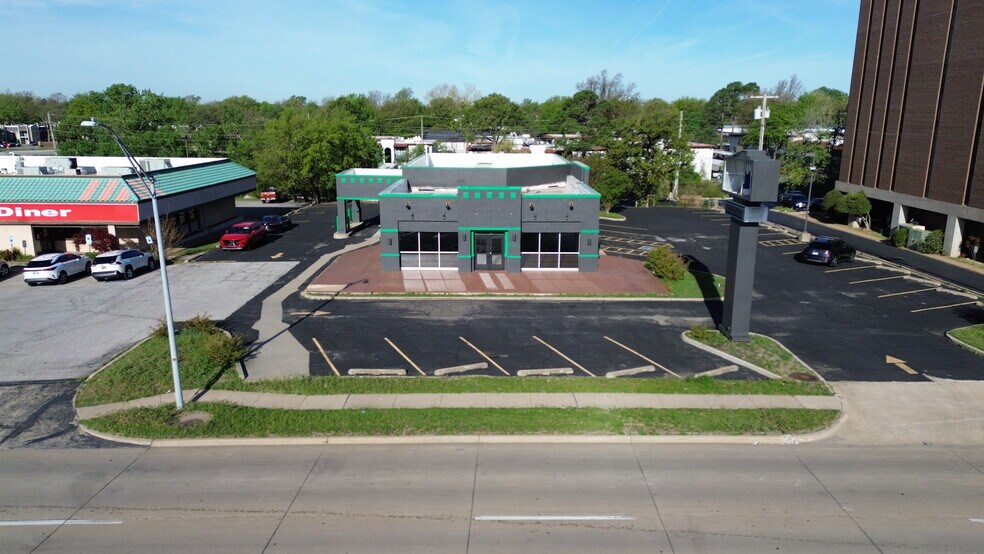 5220 S Yale Ave, Tulsa, OK à louer - Photo du bâtiment - Image 2 de 6