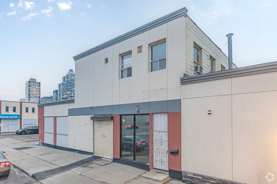 10712 98 St NW, Edmonton, AB à vendre - Photo du bâtiment - Image 1 de 1