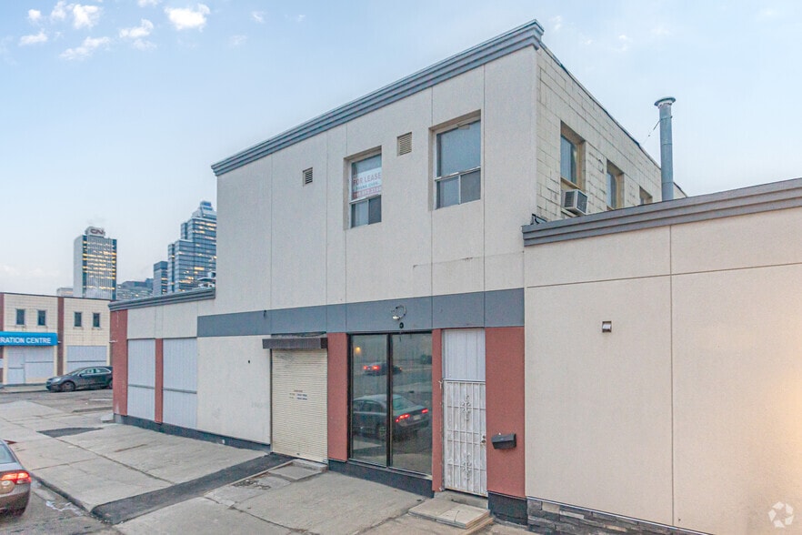 10712 98 St NW, Edmonton, AB for sale - Primary Photo - Image 1 of 3