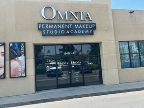 19422 Nordhoff St, Northridge, CA for lease Building Photo- Image 2 of 25