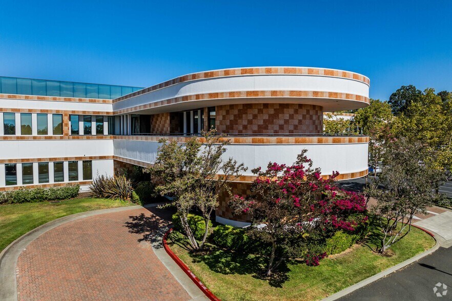 220 Campus Ln, Fairfield, CA for lease - Building Photo - Image 2 of 21