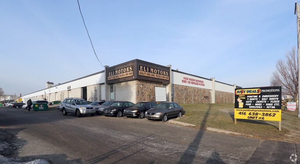 4490 Chesswood Dr, Toronto, ON for sale - Primary Photo - Image 1 of 1