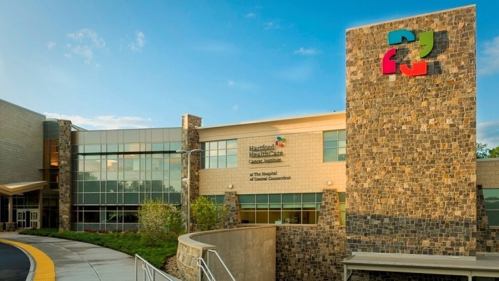 201 N Mountain Rd, Plainville, CT à louer - Photo du bâtiment - Image 3 de 10