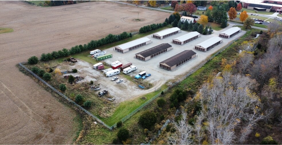 2564 W Britton Rd, Perry, MI à vendre - Photo du bâtiment - Image 2 de 7