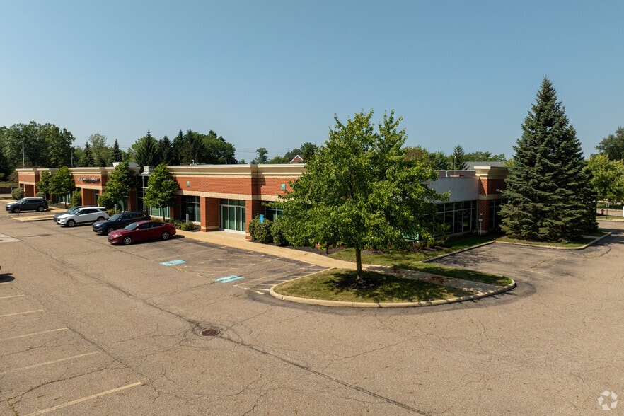 8920 Canyon Falls Blvd, Twinsburg, OH for lease - Building Photo - Image 1 of 11