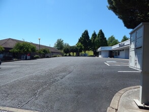 2020-2040 NW Newcastle St, Roseburg, OR for lease Building Photo- Image 2 of 18