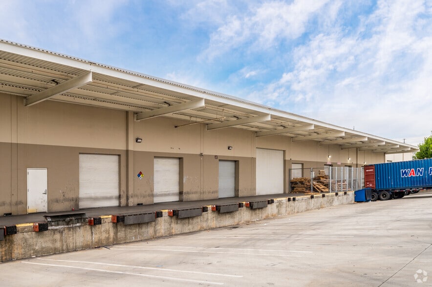 1920-1928 Malvern St, Fullerton, CA for lease - Building Photo - Image 2 of 5