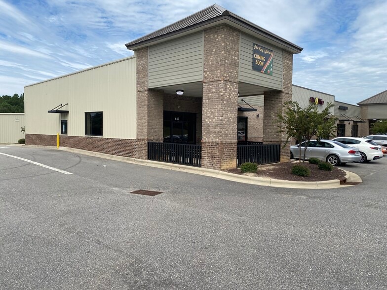 640-668 Shell Dr, Spring Lake, NC for lease - Building Photo - Image 3 of 19