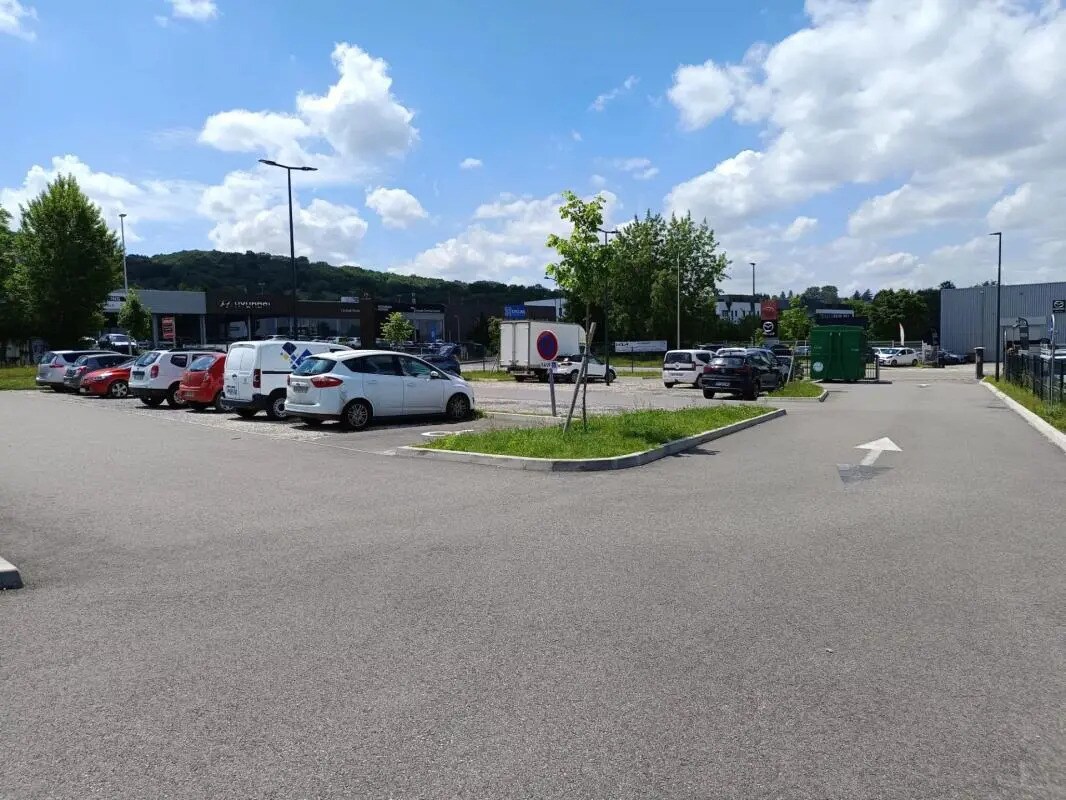 4 Rue Louis Braille, Bourgoin-Jallieu for lease Building Photo- Image 1 of 12