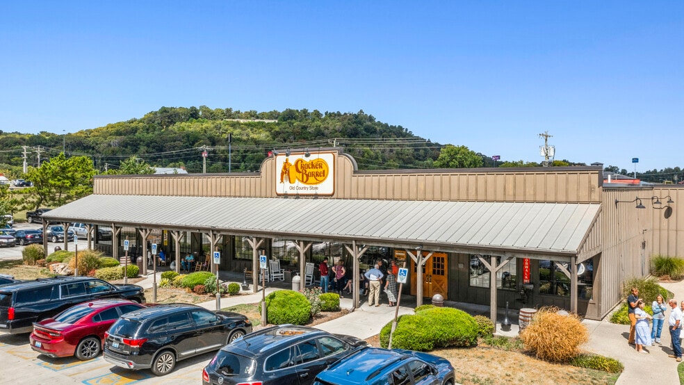 800 Happy Valley St, Cave City, KY for sale - Building Photo - Image 2 of 9