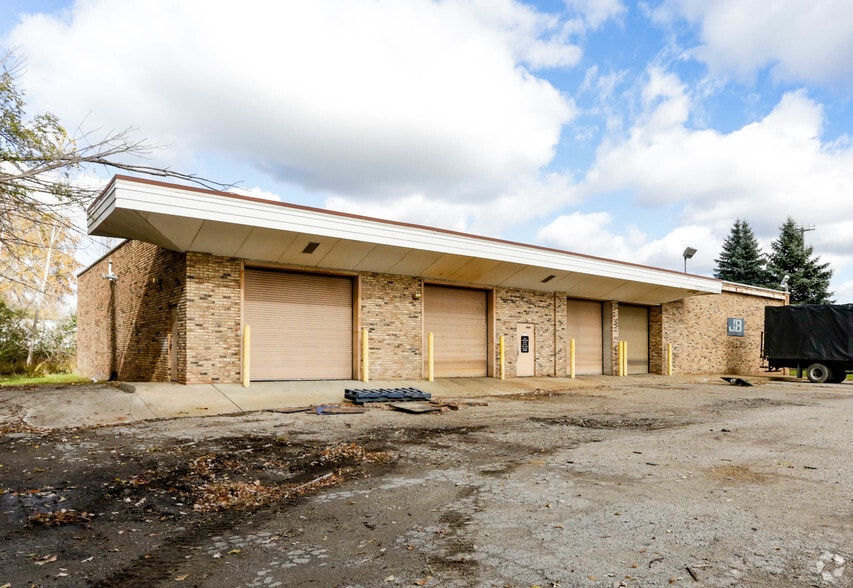 5394 Corunna Rd, Flint, MI for lease - Primary Photo - Image 1 of 5